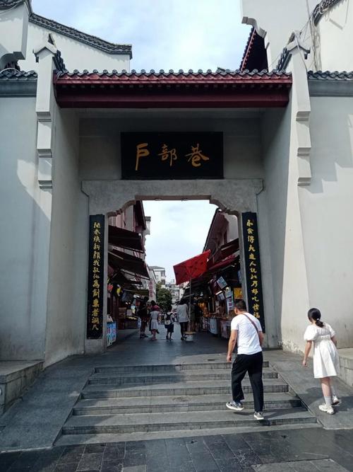 武汉夜网宝藏地大揭秘：江滩夜色迷人，户部巷小吃诱人